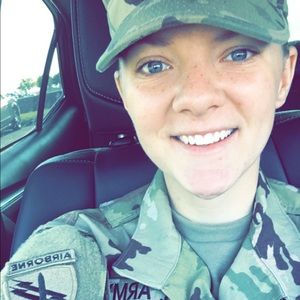 Meet your Posher, Caroline